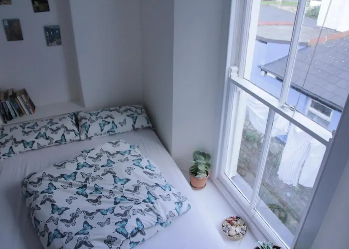 Top-rated Hotels Near Vibrant Redruth, Cornwall