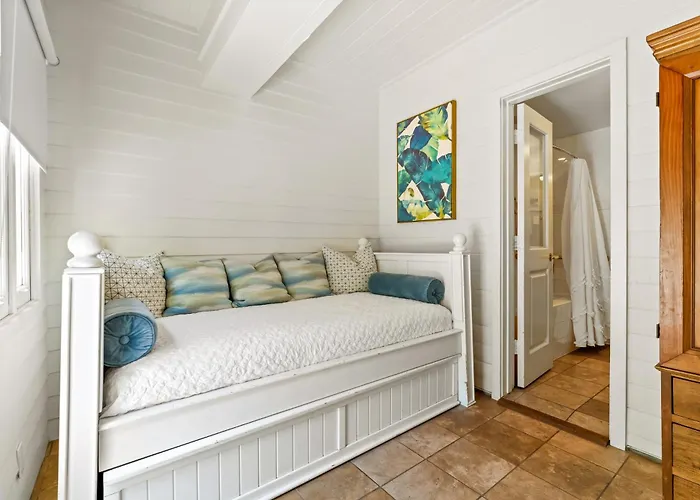Top Budget-Friendly Hotels in Santa Monica